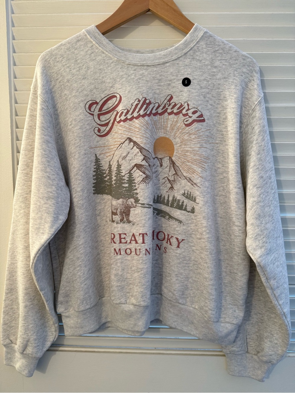 Hollister Gatlinburg TennesseeGreat Smokey Mountains sweatshirt size small
